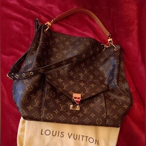 Authentic Louis Vuitton Métis Hobo Monogram. In mint condition! Worn twice!